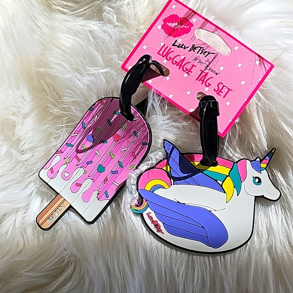 Betsey Johnson Accessories - Luv Betsey by Betsey Johnson Luggage Tag Set Adorable 🛍